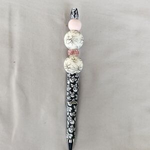 Elegant Black and White Beaded Pen